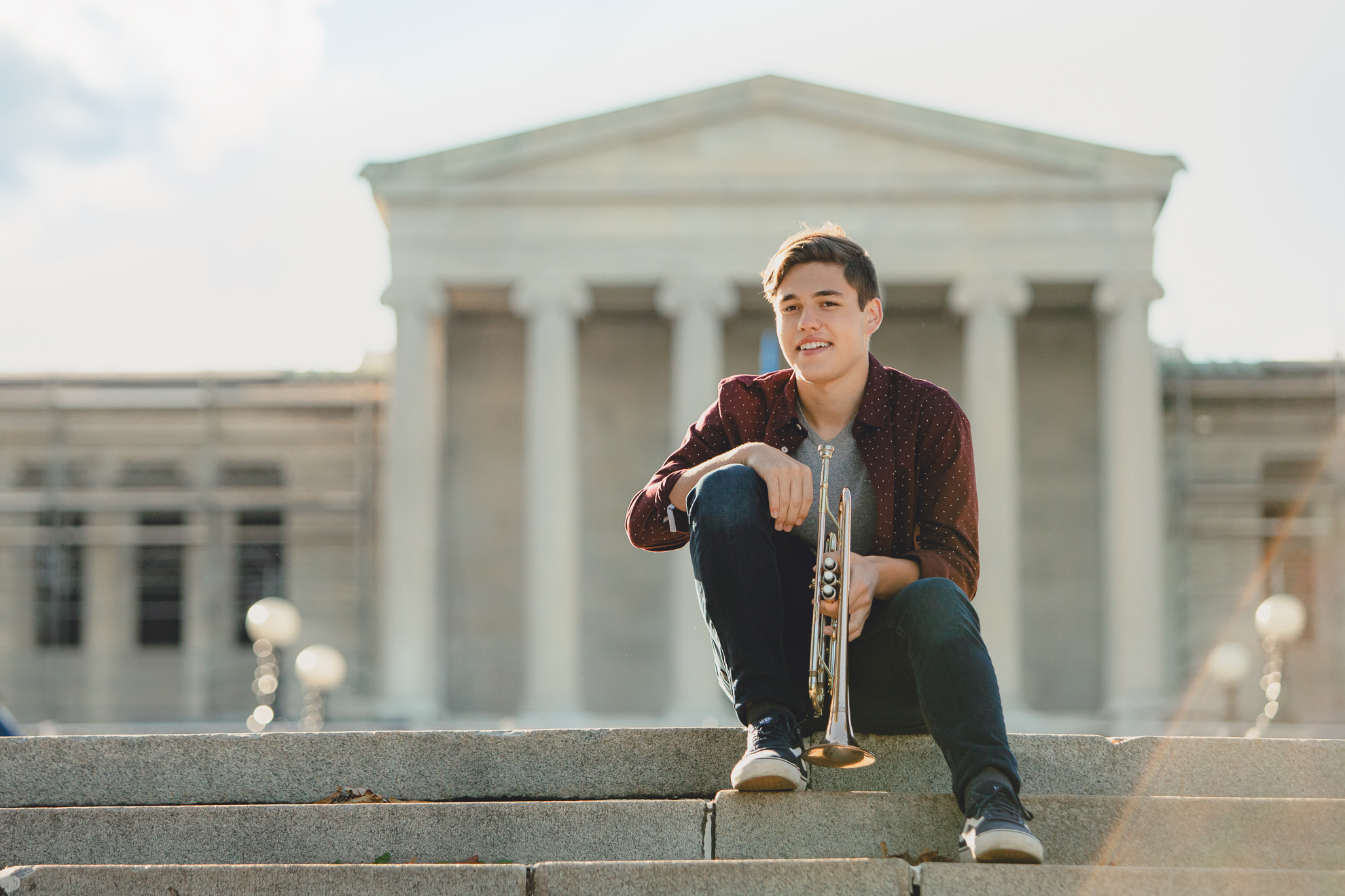 high school senior portrait photography at Albright Knox in Delaware Park in Buffalo, NY