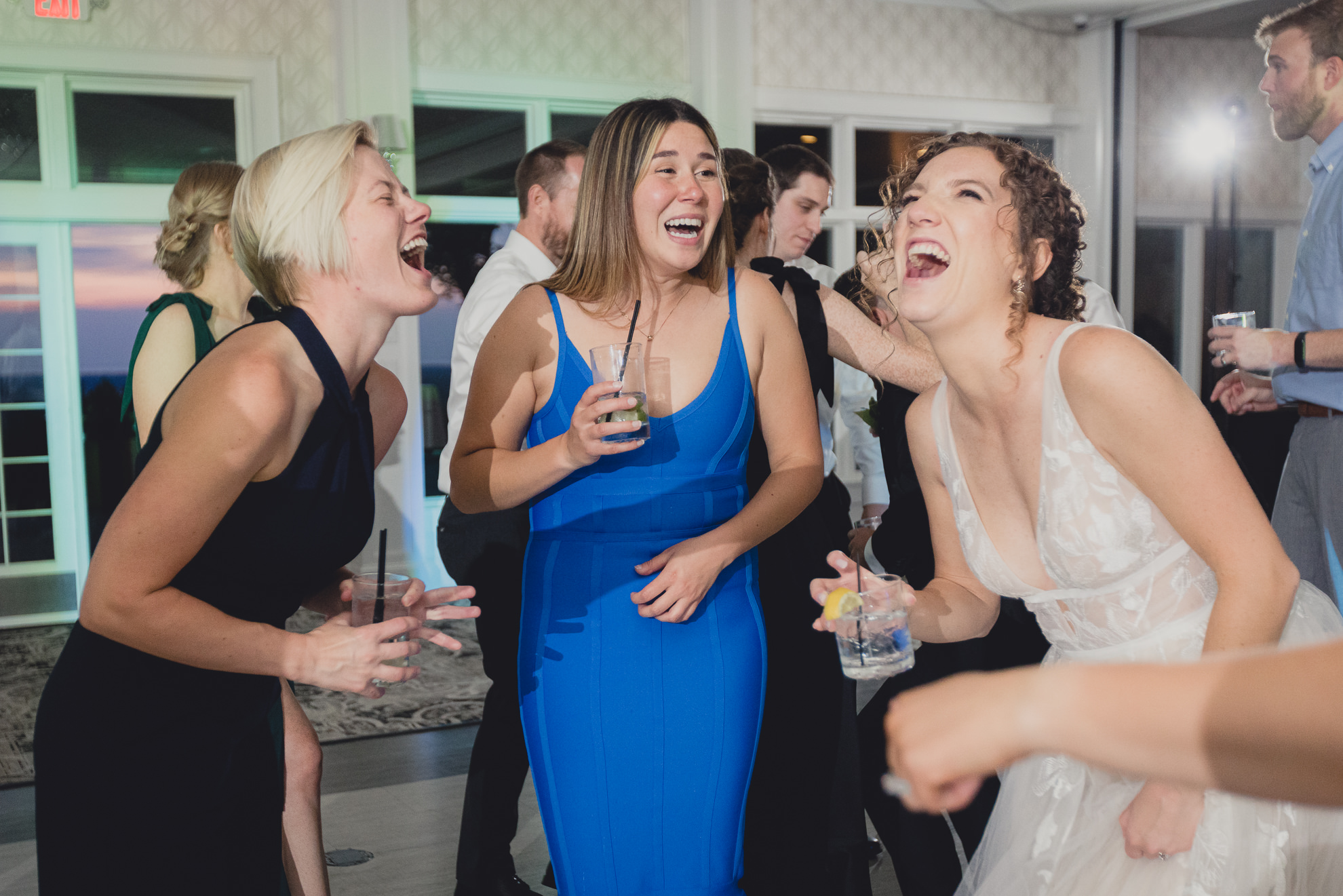 guests dance during wedding reception at the Niagara Falls Country Club