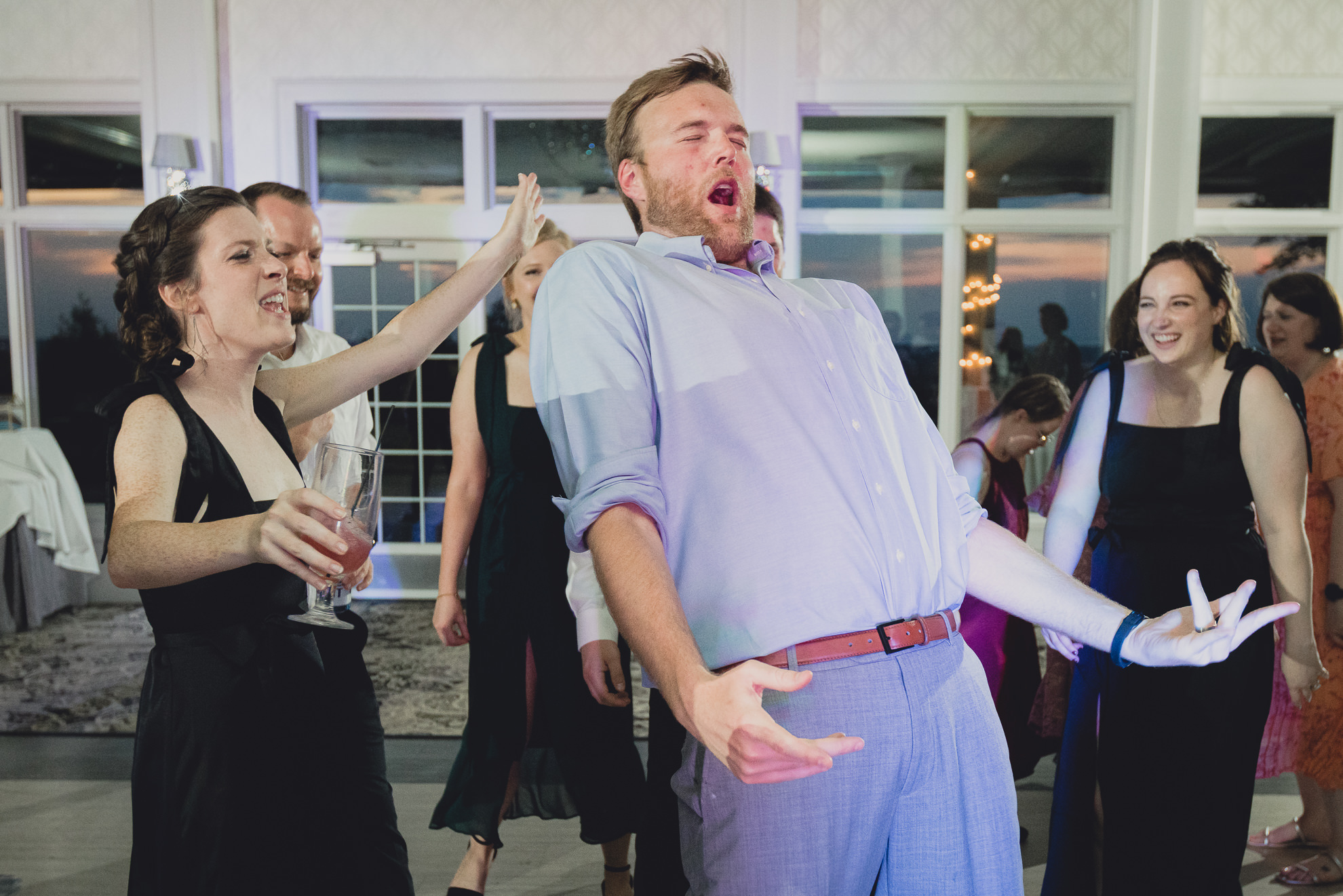 guests dance during wedding reception at the Niagara Falls Country Club