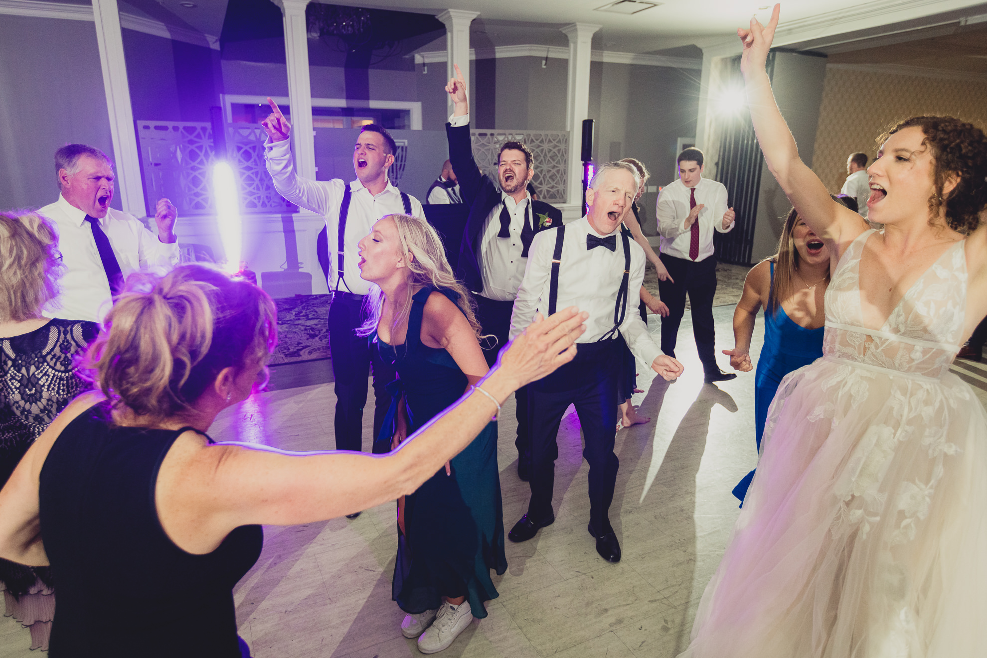 guests dance during wedding reception at the Niagara Falls Country Club