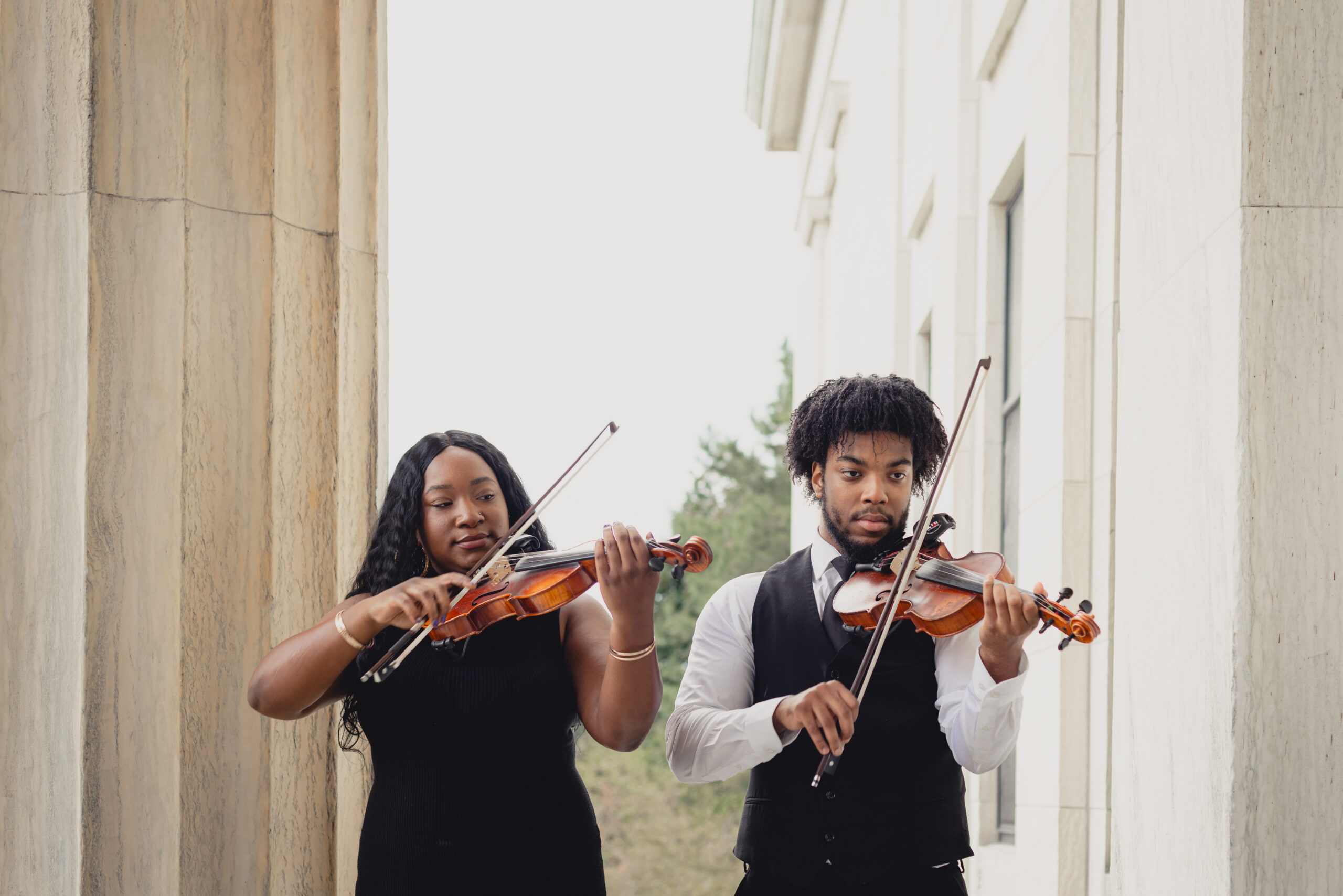 vibrant strings performs on portico during wedding reception at the Buffalo History Museum