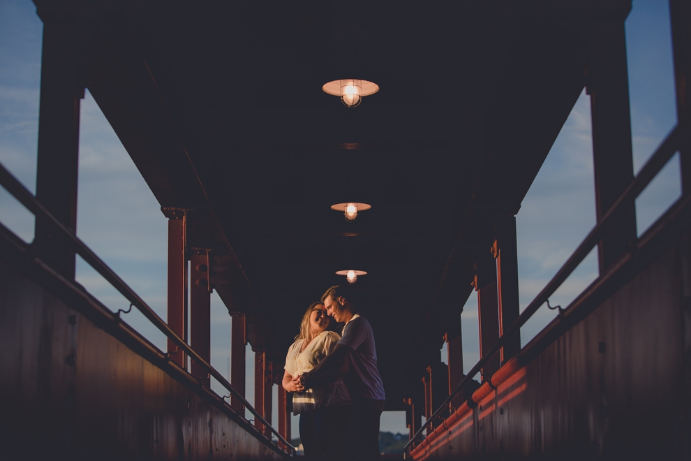 wedding engagement photography of couple snuggling on the Pittsburgh Incline