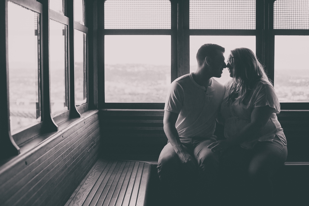 wedding engagement photography of couple snuggling on the Pittsburgh Incline