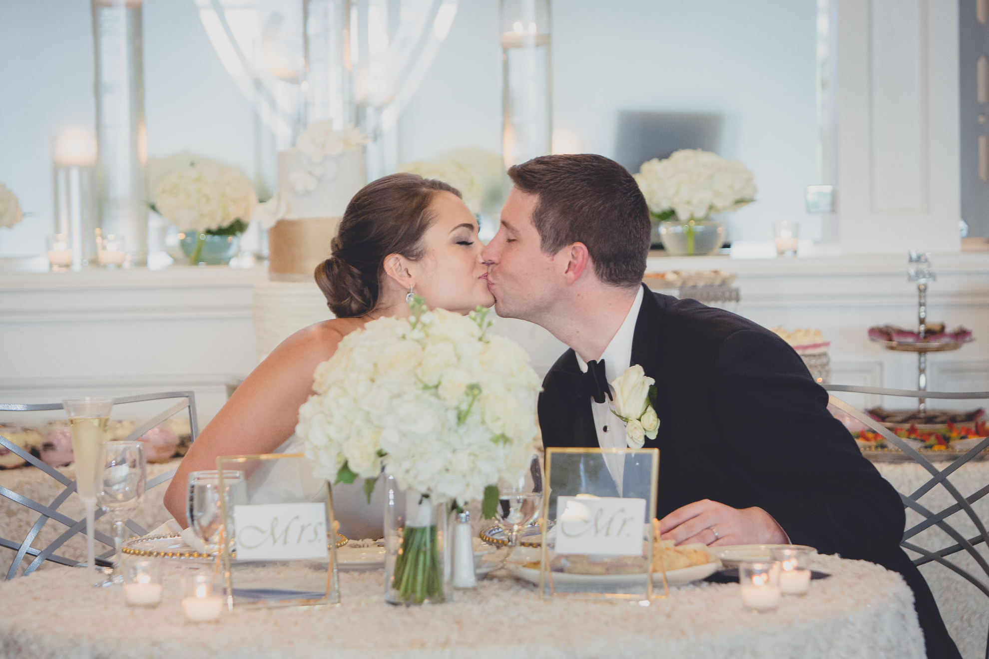 bride and groom kiss at wedding reception at Niagara Falls Country Club in Lewiston, NY