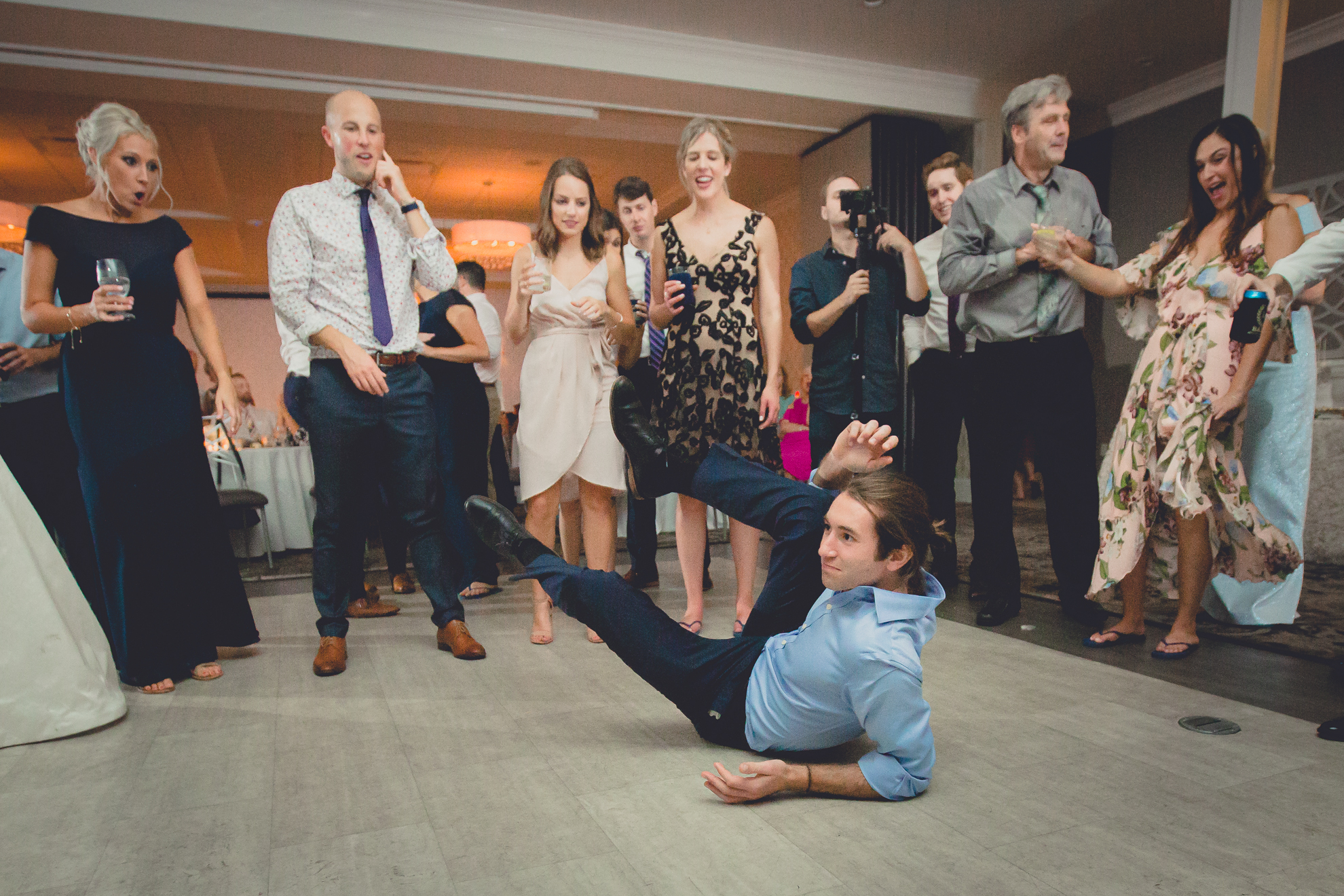 guests dance at wedding reception at Niagara Falls Country Club in Lewiston, NY