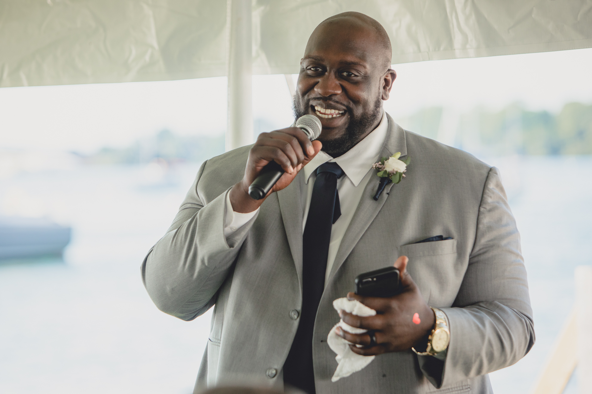 best man delivers speech at Youngstown Yacht Club during WNY micro wedding