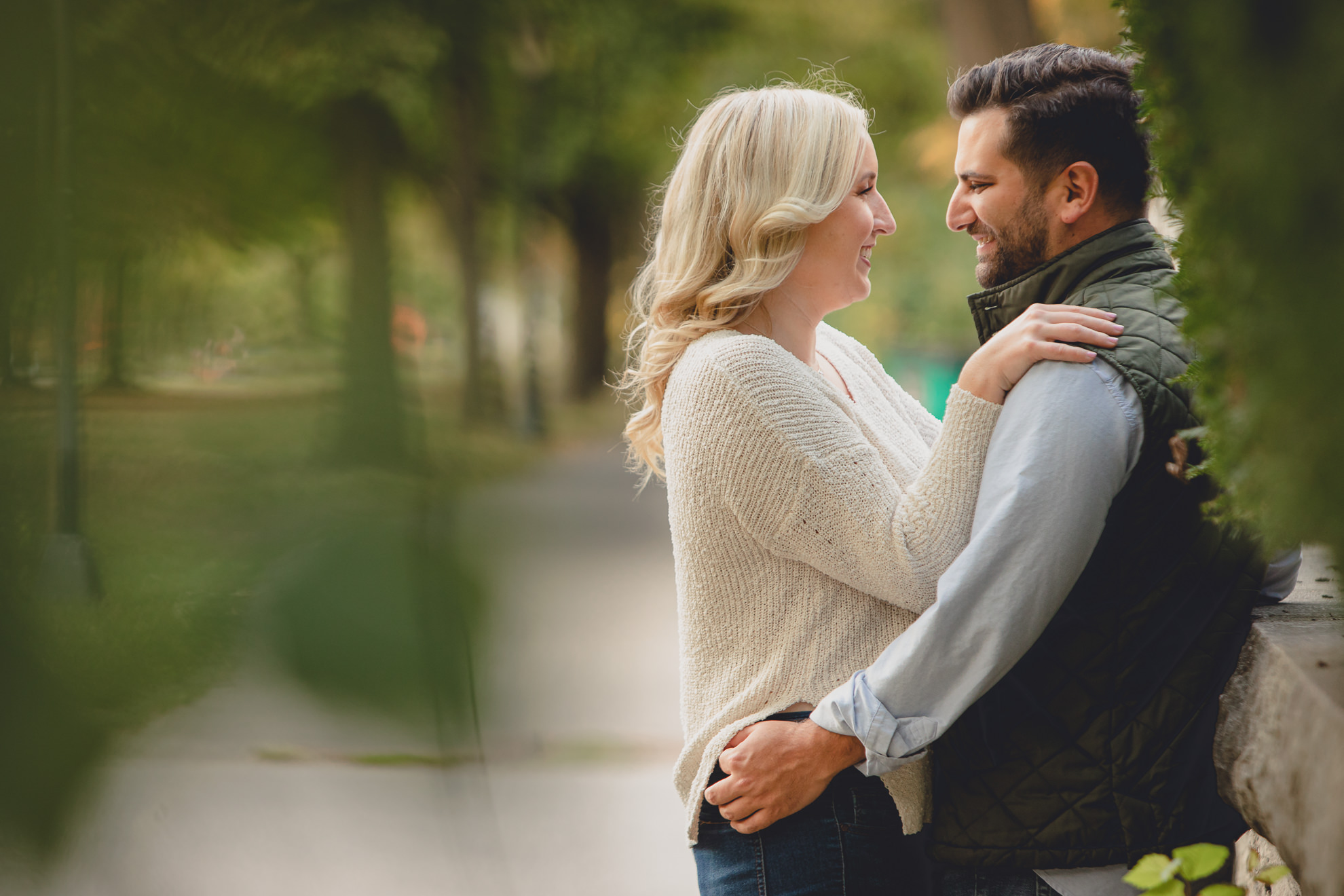 wedding engagement photography in Lincoln Parkway in Delaware Park in Buffalo, NY
