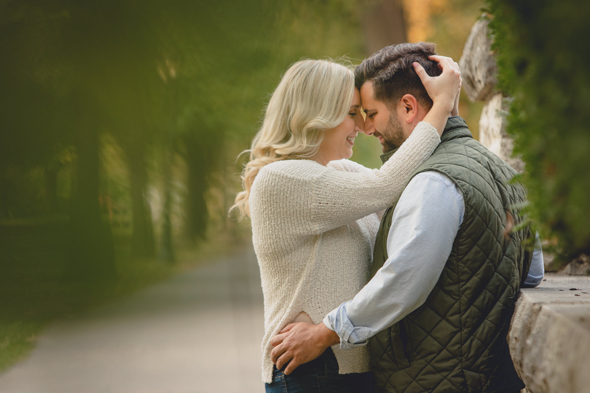 wedding engagement photography in Lincoln Parkway in Delaware Park in Buffalo, NY