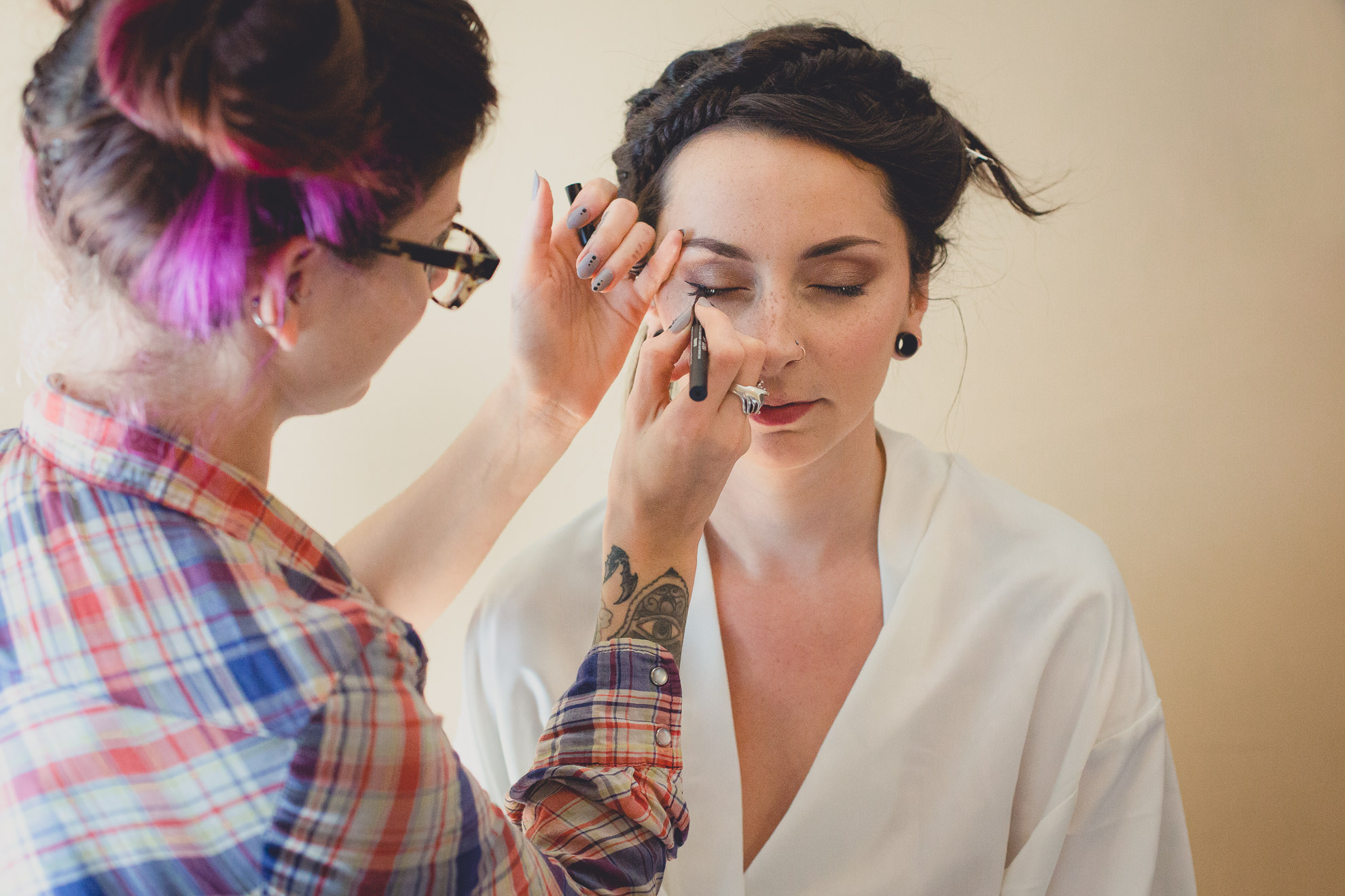 bride gets makeup done at Strathallan Hotel in Rochester, NY before wedding