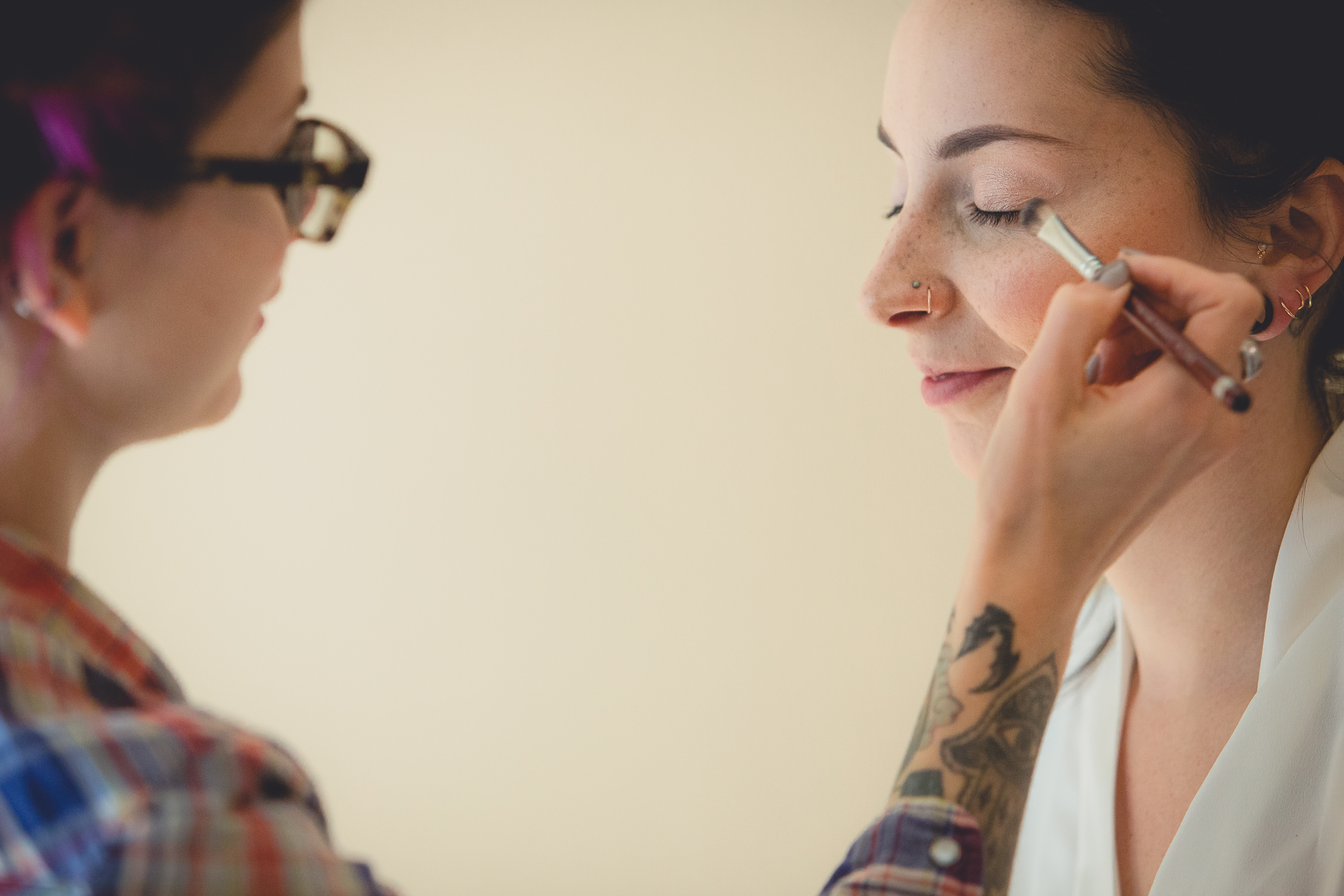 bride gets makeup done at Strathallan Hotel in Rochester, NY before wedding
